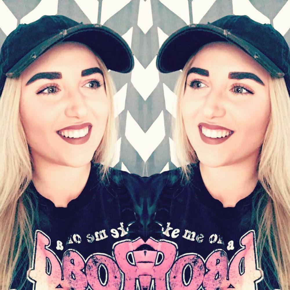 Meet your Posher, Danielle